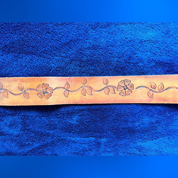 Vintage Genuine Brown Leather Garden Floral Embossed Fairy Cottagecore Belt - Picture 7 of 7